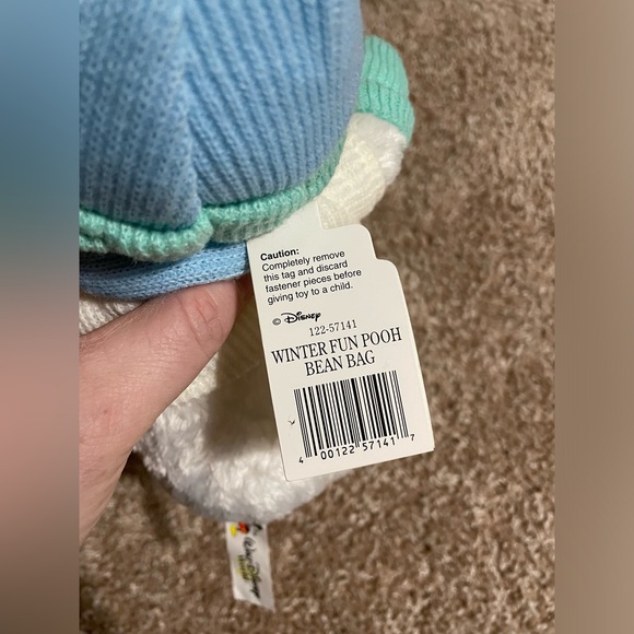 Winter Fun Pooh plush - Picture 4 of 6